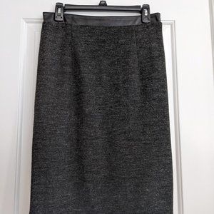 Fitted black skirt